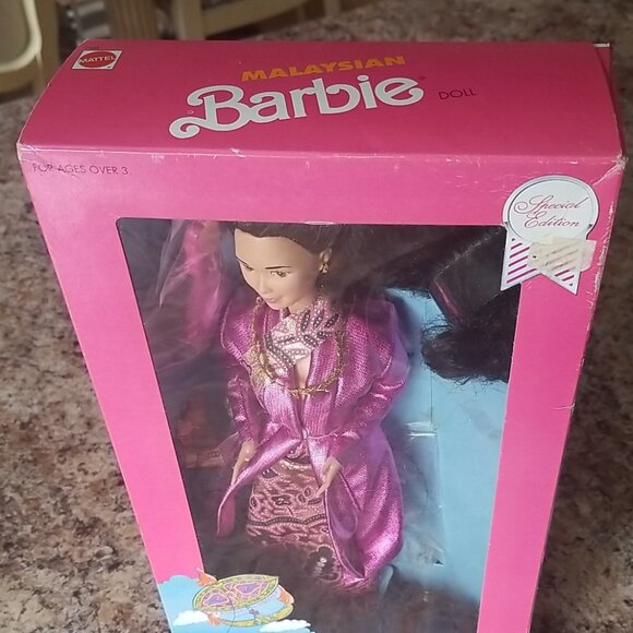 1990 Dolls of the World Malaysian Barbie - Picture 3 of 8